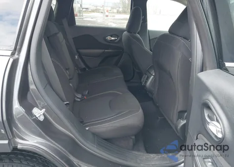 2016 Jeep Cherokee Latitude z USA, uszkodzony, nr VIN 1C4PJMCB4GW241759